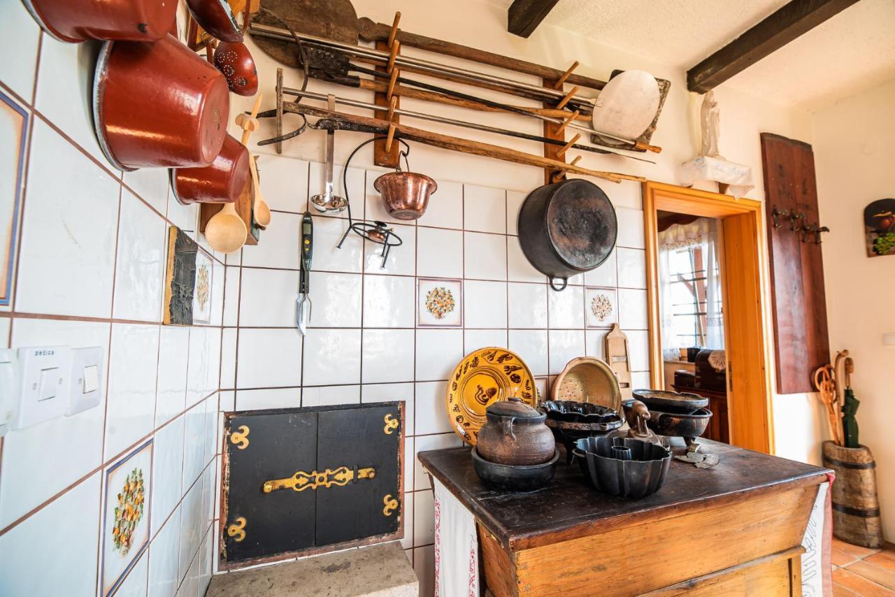 Authentic Countryside Villa With Hot Tub Veliki Kamen Zimmer foto