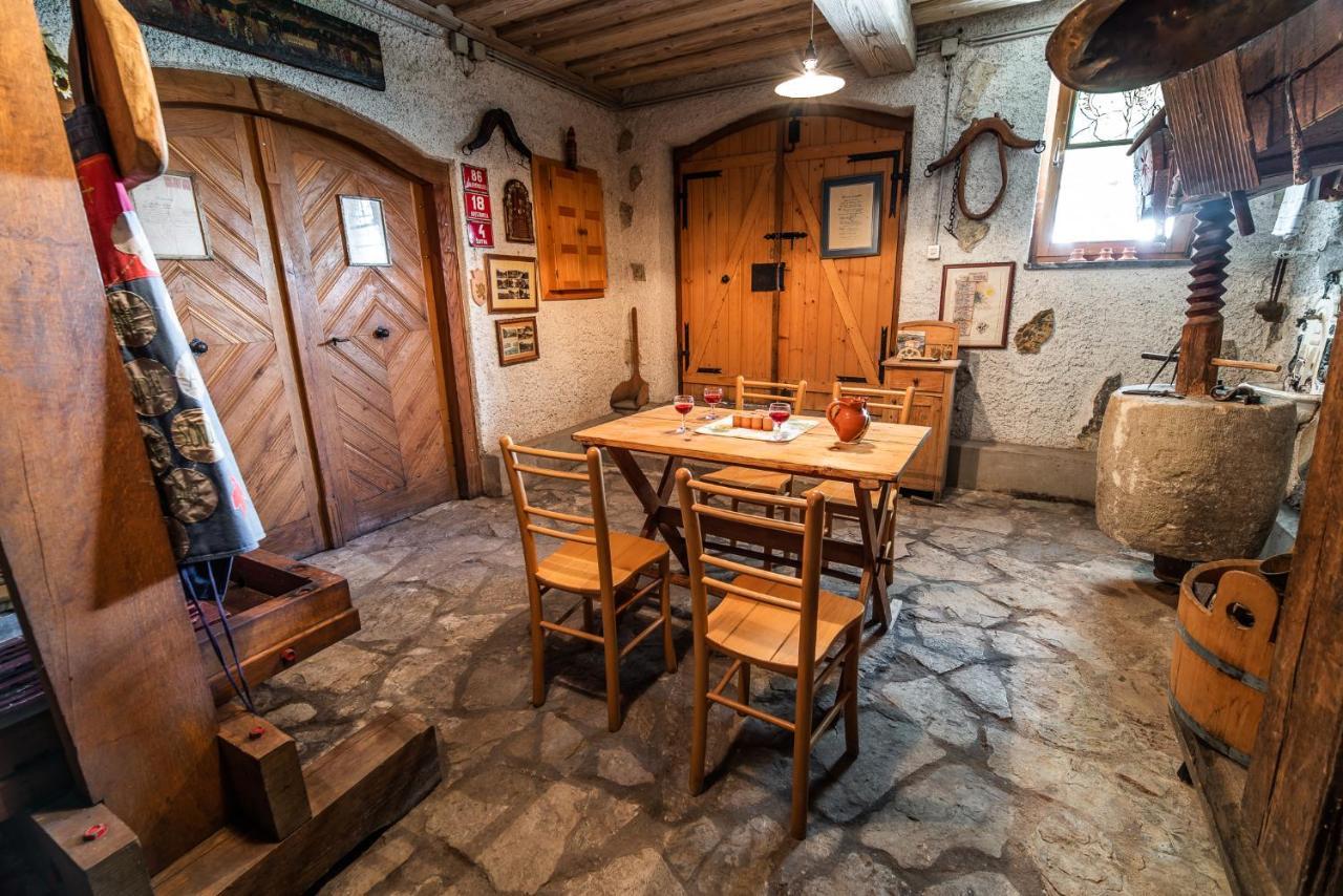 Authentic Countryside Villa With Hot Tub Veliki Kamen Zimmer foto